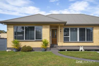 House For Sale - TAS - Wynyard - 7325 - Open Home Thu 19 Jan 5:30pm - 6:00pm  (Image 2)