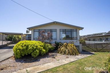 House For Sale - TAS - Upper Burnie - 7320 - Open Home Thu 19th Jan 4:00pm - 4:30pm  (Image 2)