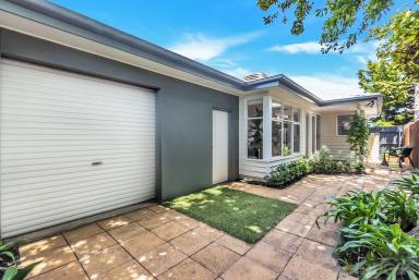 Unit For Sale - VIC - Aspendale - 3195 - THE EASIEST WALK TO THE BEACH!  (Image 2)