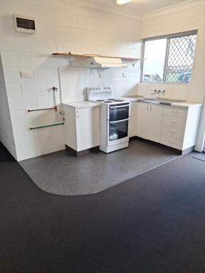 Unit For Lease - QLD - Cairns North - 4870 - UNFURNISHED 1 BEDROOM UNIT IN CAIRNS NORTH (6 MTH LEASE)  (Image 2)