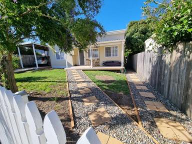 House For Lease - NSW - Old Bar - 2430 - RENOVATED COTTAGE LIVING WALK TO TOWN  (Image 2)