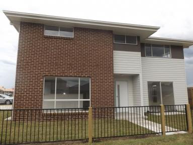 House Leased - NSW - Tanilba Bay - 2319 - GREAT LOCATION, MODERN HOME!!!  (Image 2)