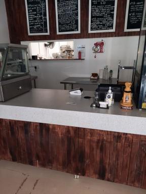 Business For Sale - QLD - Airlie Beach - 4802 - commercial cafe Building for sale in the whitsundays with full fit out  (Image 2)