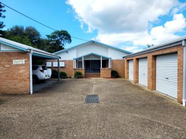 Unit For Lease - NSW - Old Bar - 2430 - NEAT AND TIDY TWO BEDROOM UNIT CLOSE TO TOWN CENTRE  (Image 2)