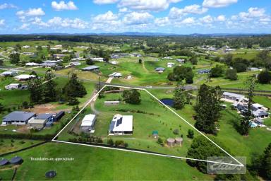 House For Sale - QLD - Chatsworth - 4570 - Beautifully Presented Family Acreage Just Moments From Town!  (Image 2)