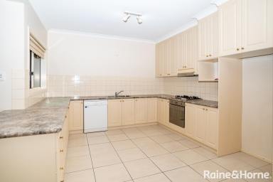 Townhouse Leased - NSW - Wagga Wagga - 2650 - CHARMING TOWNHOUSE IN GREAT LOCATION  (Image 2)