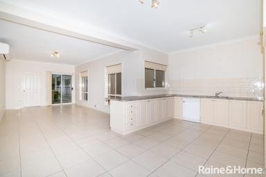 Townhouse Leased - NSW - Wagga Wagga - 2650 - CHARMING TOWNHOUSE IN GREAT LOCATION  (Image 2)
