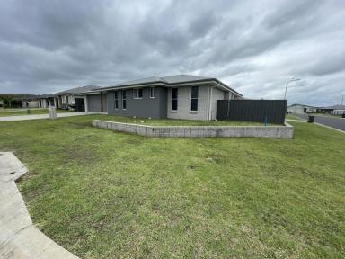 House For Lease - NSW - Old Bar - 2430 - The Perfect Blend of Space, Style and Convenience  (Image 2)