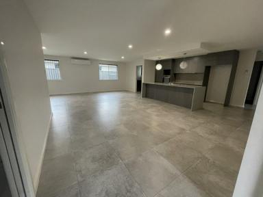 House Leased - NSW - Old Bar - 2430 - MODERN HOUSE WITH DOUBLE GARAGE  (Image 2)