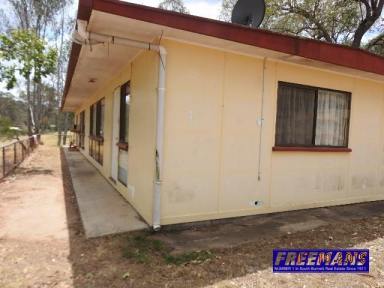 Unit For Lease - QLD - Nanango - 4615 - TWO BEDROOM UNIT IN TOWN - CLOSE TO SCHOOLS & SHOPS  (Image 2)