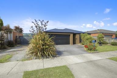 House For Sale - VIC - Yarragon - 3823 - Large Shed - Quality Home -  916sqm  (Image 2)