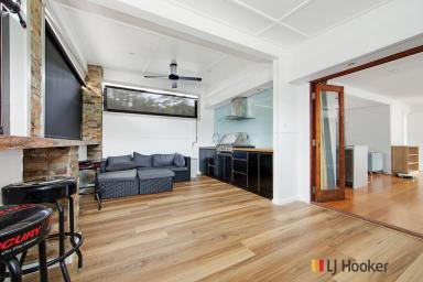 Unit For Sale - NSW - North Batemans Bay - 2536 - Take a holiday ......You deserve it !  (Image 2)