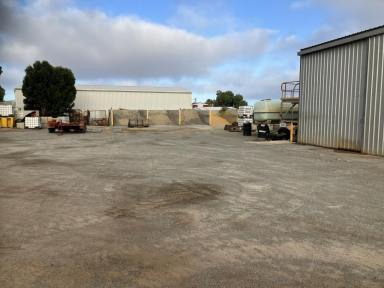 Business For Sale - WA - Kalbarri - 6536 - Successful Earthworks/concrete Business for sale with Freehold Property  (Image 2)