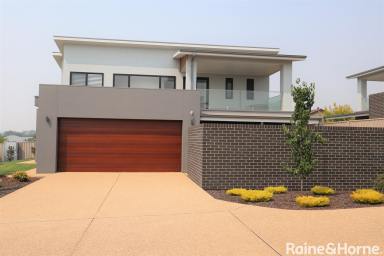 Townhouse For Lease - NSW - Tatton - 2650 - SLEEK & STYLISH  (Image 2)