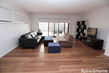 Townhouse For Lease - NSW - Tatton - 2650 - SLEEK & STYLISH  (Image 2)