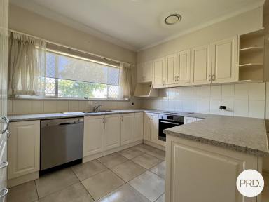 House For Lease - NSW - North Albury - 2640 - SPACIOUS HOME!  (Image 2)