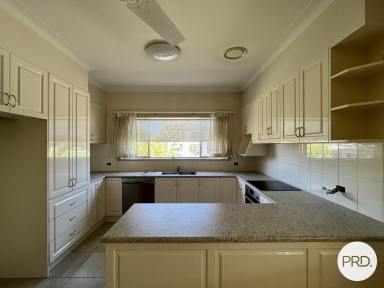 House For Lease - NSW - North Albury - 2640 - SPACIOUS HOME!  (Image 2)