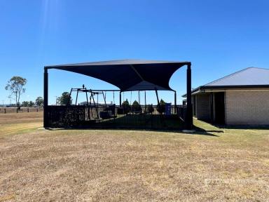 House For Sale - QLD - Kaimkillenbun - 4406 - COUNTRY TOWN LIFESTYLE OPPORTUNITY  (Image 2)