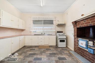 House For Sale - NSW - Molong - 2866 - Spacious Home in Need of TLC  (Image 2)