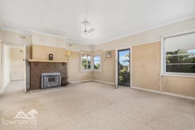 House For Sale - NSW - Molong - 2866 - Spacious Home in Need of TLC  (Image 2)