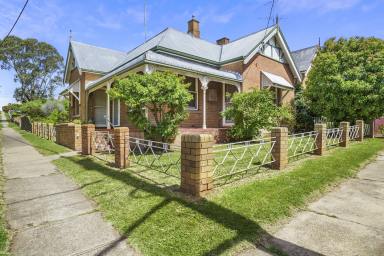 House For Sale - NSW - Goulburn - 2580 - PERIOD HOME IN A GREAT LOCATION  (Image 2)