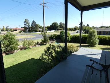 House For Sale - VIC - Bairnsdale - 3875 - NEAT AS A PIN, ROOM FOR YOUR BOAT & CARAVAN  (Image 2)