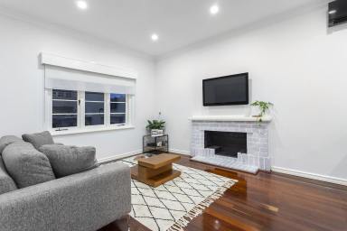 House Leased - WA - Como - 6152 - PICTURE PERFECT!  (Image 2)