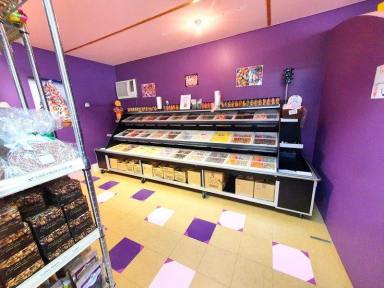 Business For Sale - WA - Ravensthorpe - 6346 - Milk Bar / Lolly Shop with executive home on offer; combined price $585,000.00  (Image 2)