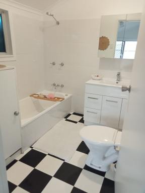 Business Sold - QLD - Killarney - 4373 - Freehold licensed Cafe / Restaurant with lifestyle  (Image 2)