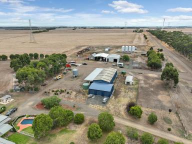 Mixed Farming Sold - VIC - Berrybank - 3323 - OUTSTANDING BERRYBANK FARMING/ CONTRACTING HEADQUARTERS  (Image 2)