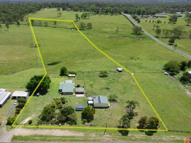 Lifestyle For Sale - NSW - Yarravel - 2440 - Hobby Farm on The Edge of Town (Set on 13 Acres)  (Image 2)