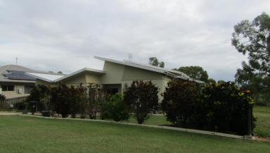 House For Sale - QLD - Bowen - 4805 - FANTASTIC CUSTOM-BUILT HOME  (Image 2)