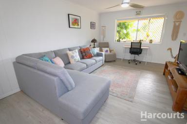 Townhouse Sold - QLD - Urangan - 4655 - $350,000 offers over -Minutes from beach, A must for first home buyer!  (Image 2)