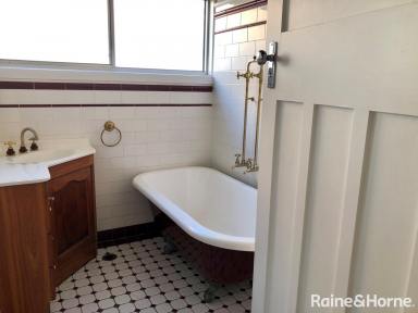 House Leased - NSW - Nowra - 2541 - STROLL TO NOWRA CBD  (Image 2)