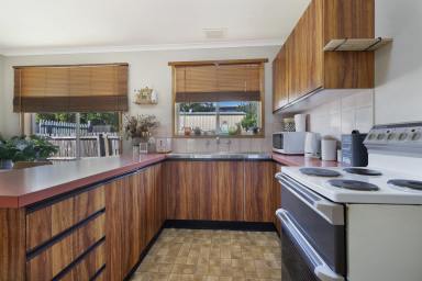Townhouse For Sale - VIC - Warrnambool - 3280 - PERFECT LOCATION & LIFESTYLE  (Image 2)