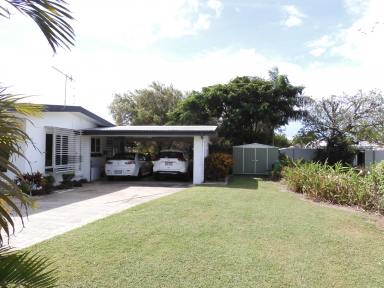 House For Sale - QLD - Bowen - 4805 - BEST OF BOTH WORLDS  (Image 2)