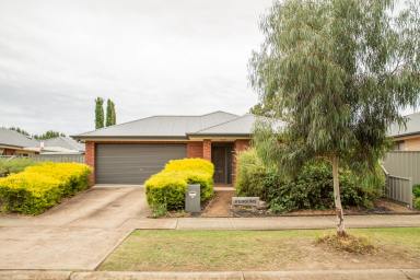 House Leased - VIC - Mansfield - 3722 - Modern Long-Term Living.  (Image 2)