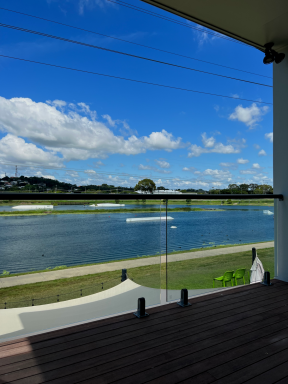 House Leased - QLD - Andergrove - 4740 - Luxurious home overlooking the lake  (Image 2)