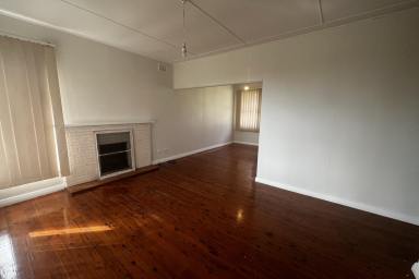 House For Lease - NSW - Raymond Terrace - 2324 - CONVENIENT 3-BEDROOM HOME NEAR TOWN CENTRE!  (Image 2)