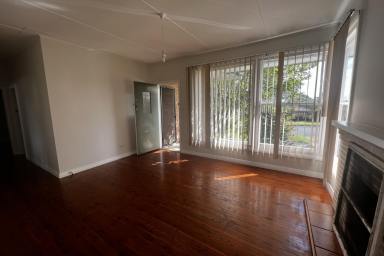 House For Lease - NSW - Raymond Terrace - 2324 - CONVENIENT 3-BEDROOM HOME NEAR TOWN CENTRE!  (Image 2)