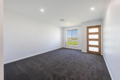 Unit For Sale - NSW - Junction Hill - 2460 - KOOLKHAN LOW-SET & LOW MAINTENANCE!  (Image 2)