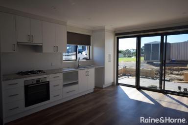 Unit For Lease - NSW - Worrigee - 2540 - Convenient Living!  (Image 2)