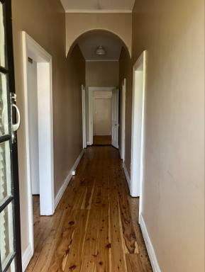 House Leased - NSW - Lithgow - 2790 - Close to everything, with beautiful tall ceilings and original features.  (Image 2)