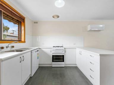 Unit Sold - VIC - Bairnsdale - 3875 - MODERN RENO DONE – JUST MOVE IN  (Image 2)