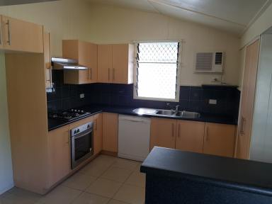 House Leased - QLD - North Ward - 4810 - AMAZING POSITION CLOSE TO THE STRAND  (Image 2)