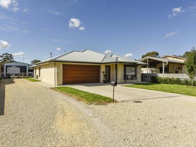 House Sold - SA - Penola - 5277 - Immaculate 4 Bedroom Home Only 3 Years Old!!  (Image 2)