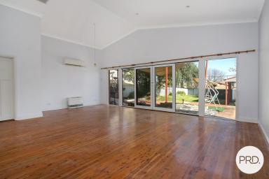 House For Lease - NSW - East Albury - 2640 - STUNNING EAST ALBURY LOCATION  (Image 2)