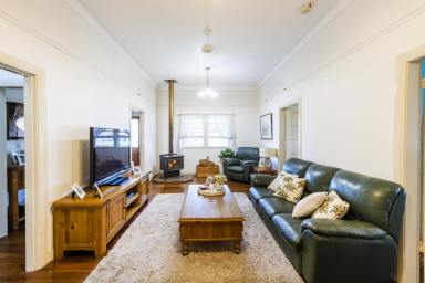 House For Lease - NSW - Grafton - 2460 - DUAL LIVING - 4 BEDROOM HOME PLUS GRANNY FLAT  (Image 2)