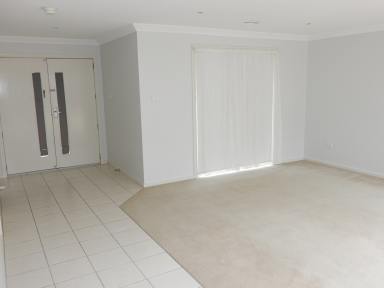 House Leased - VIC - Beaconsfield - 3807 - Lovely spacious three bedroom home in Berwick Views Estate  (Image 2)