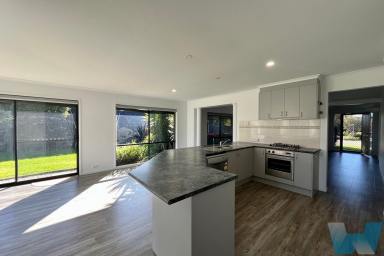House For Lease - VIC - Lucknow - 3875 - FAMILY LIVING WITH ALL THE EXTRAS (Image 2)